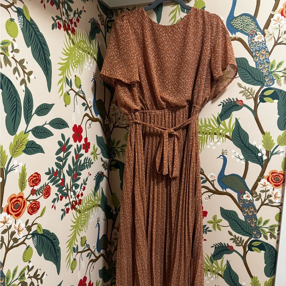 Elegant Orange Maternity Midi Dress with Flutter Sleeves and Pleated Skirt